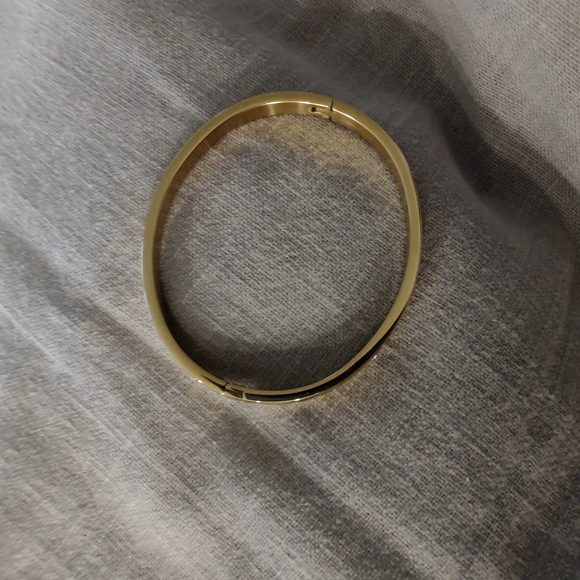 Elegant Gold Bangle Bracelet - Picture 7 of 7